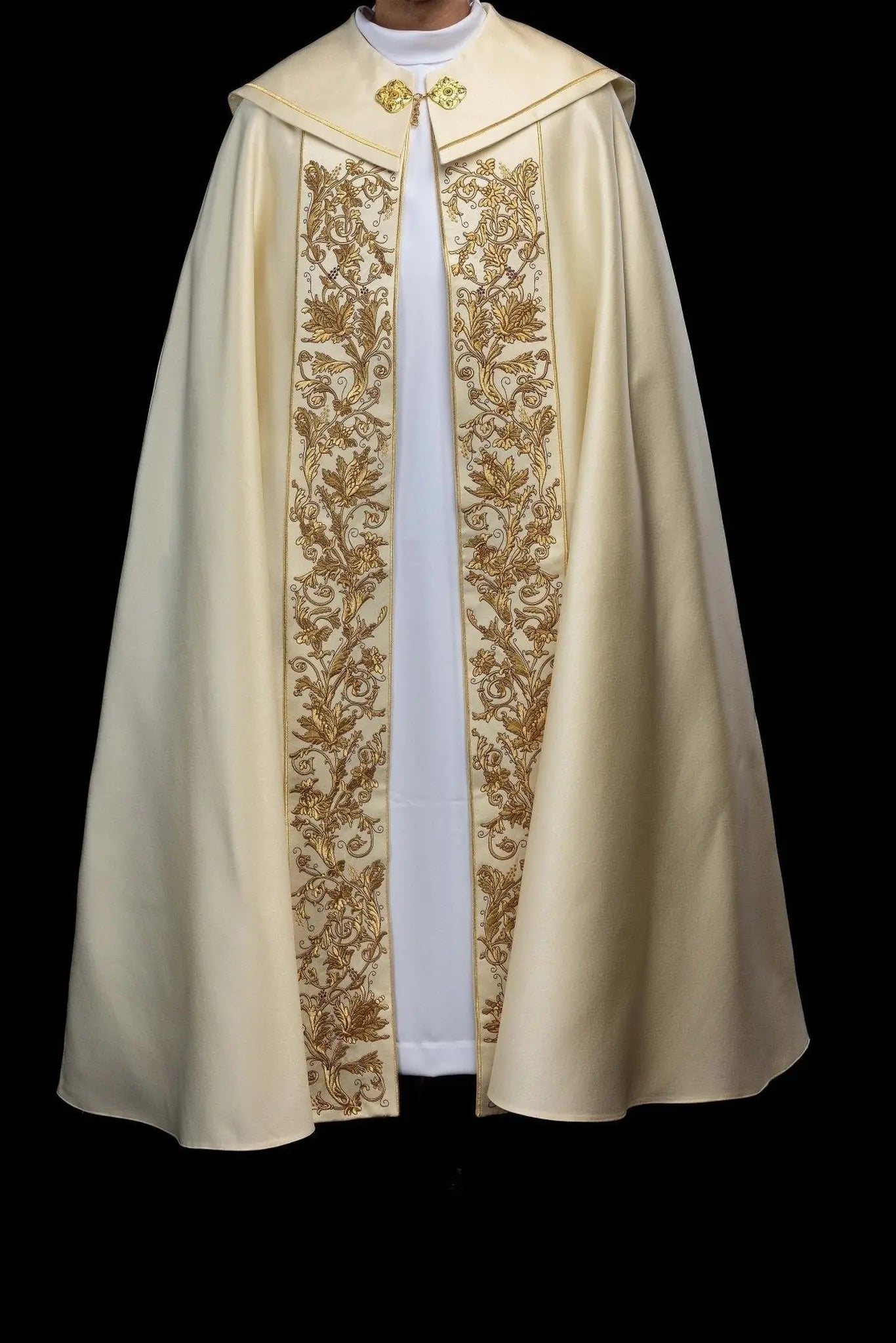Capa litúrgica con bordado del Sagrado Corazón de Jesús