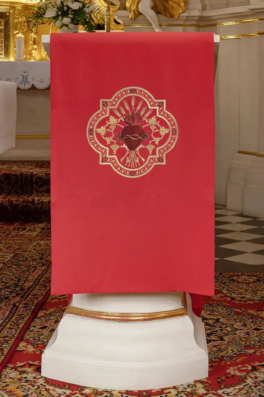 Servilleta del leccionario bordada con el Sagrado Corazón de Jesucristo