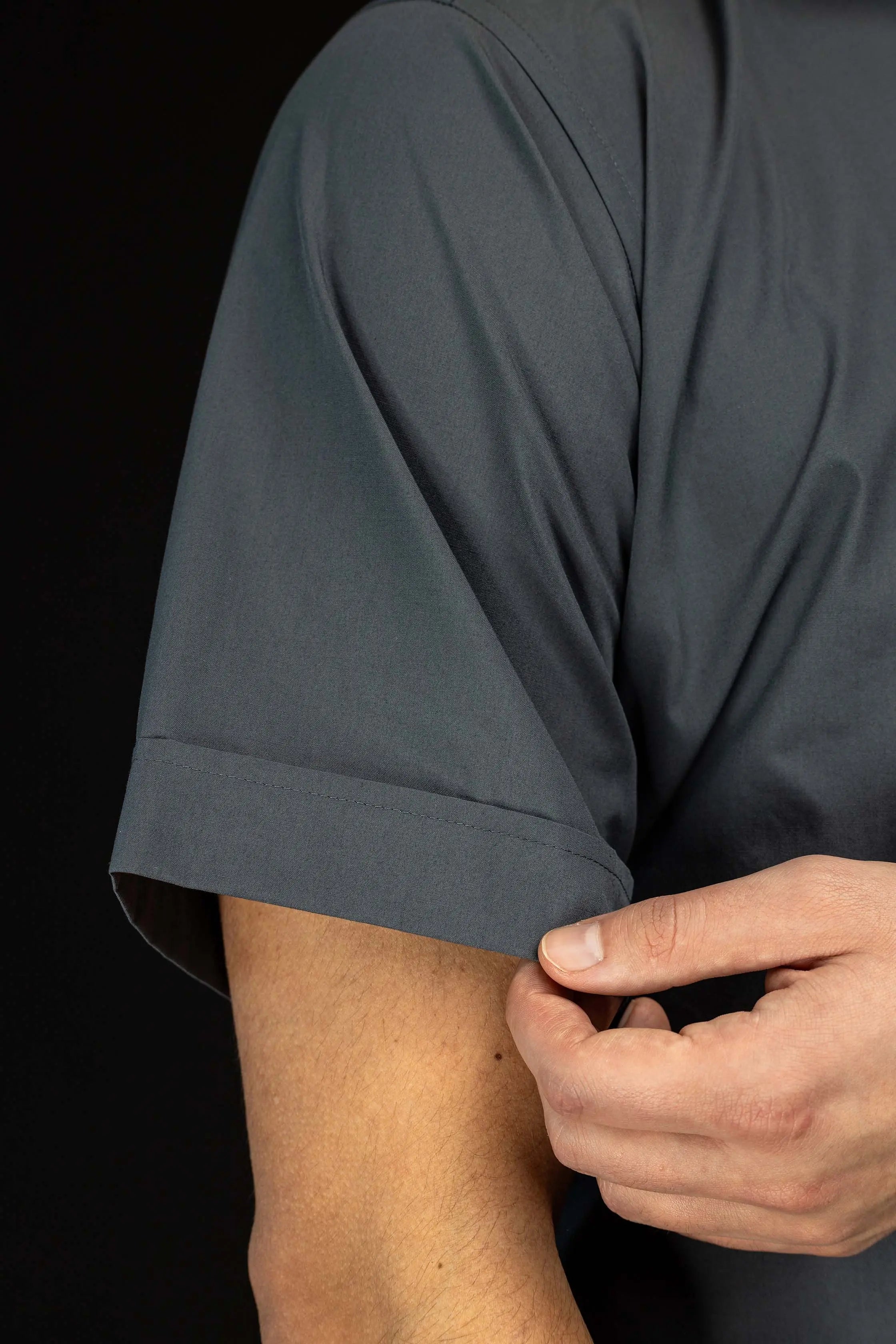 Camisa para Clero Gris Oscuro de Manga Corta con Solapa de Cuello