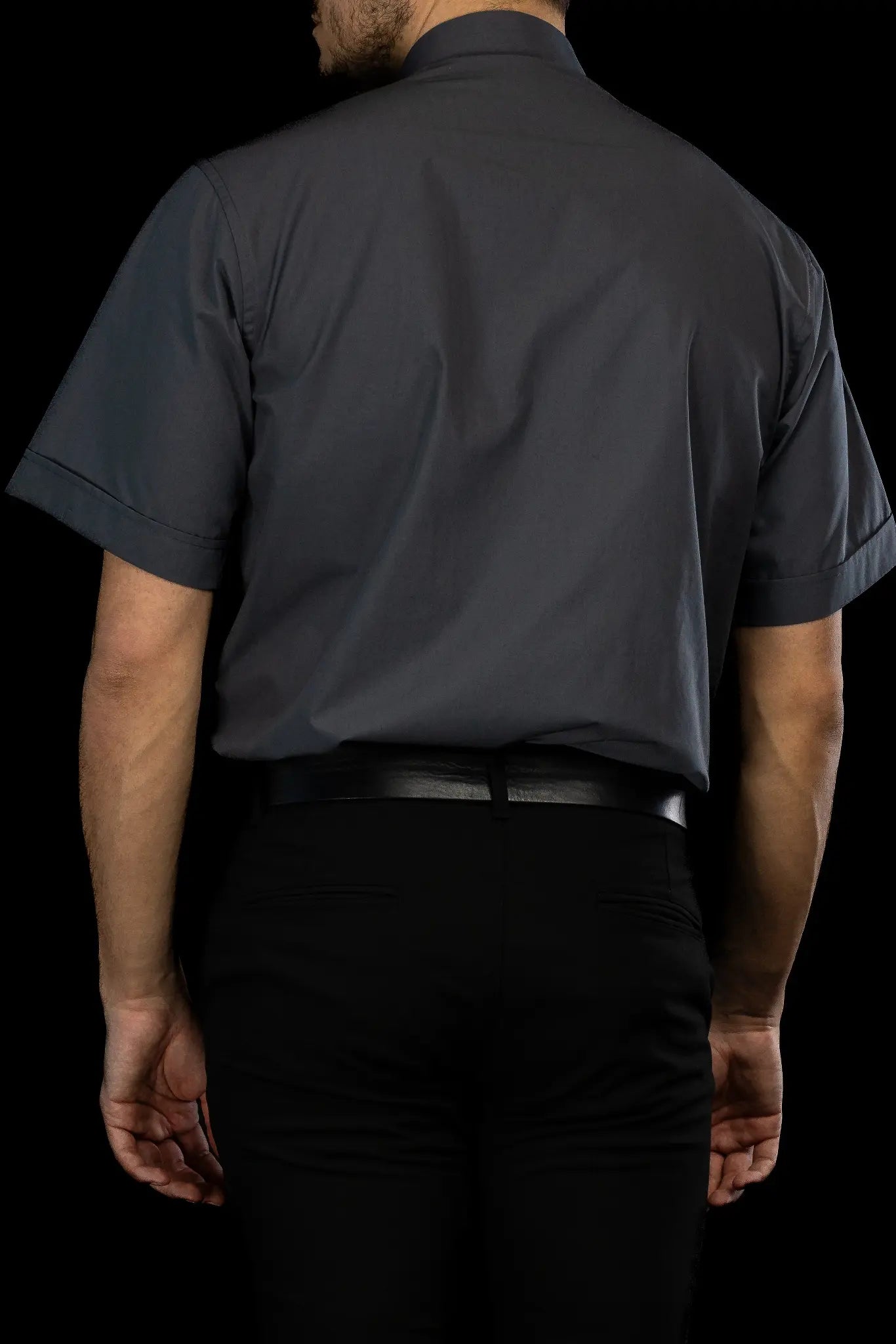 Camisa para Clero Gris Oscuro de Manga Corta con Solapa de Cuello