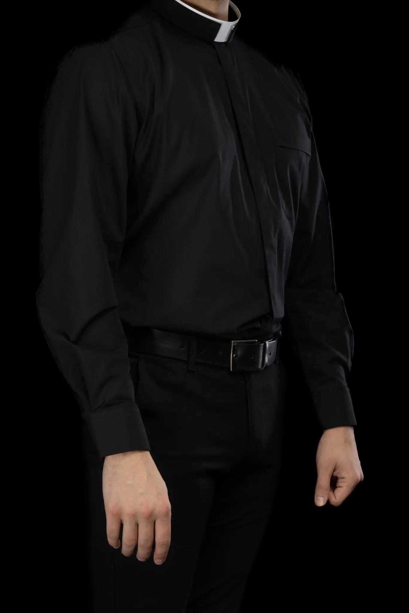 Camisa romana para clero negra de manga larga con solapa de cuello