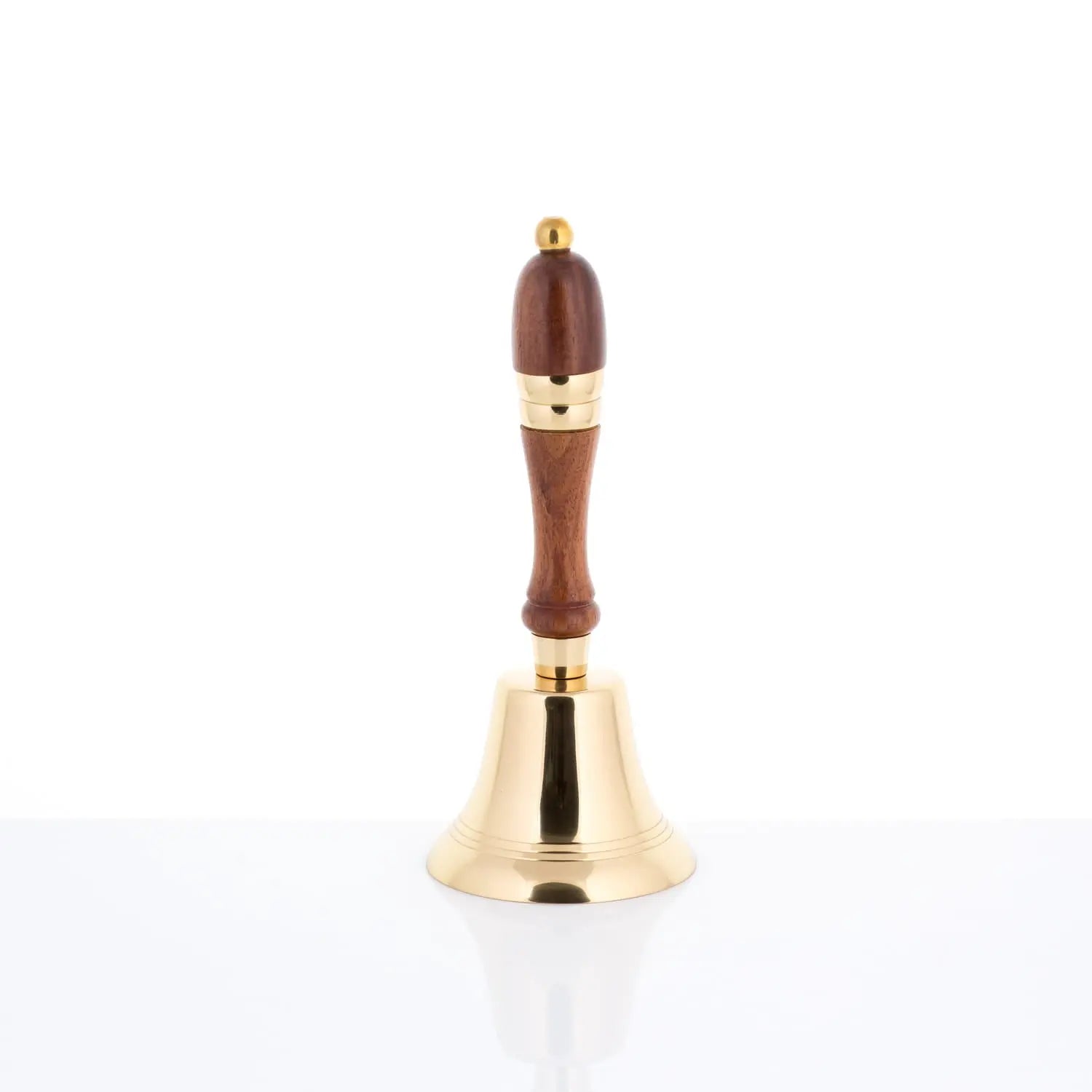 Campana de mano de latón con mango de madera