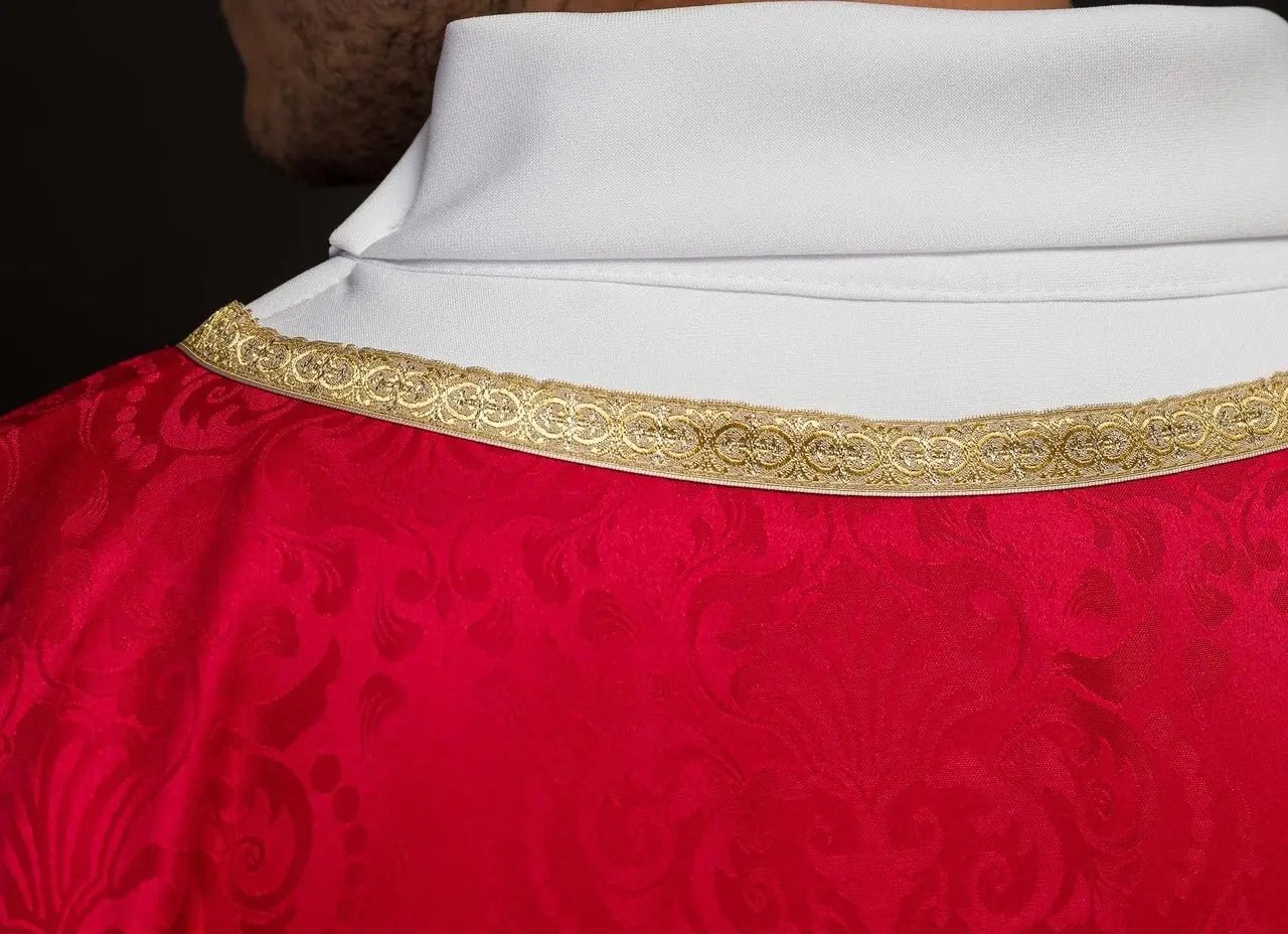 Casulla litúrgica bordada con el Espíritu Santo en tela jacquard