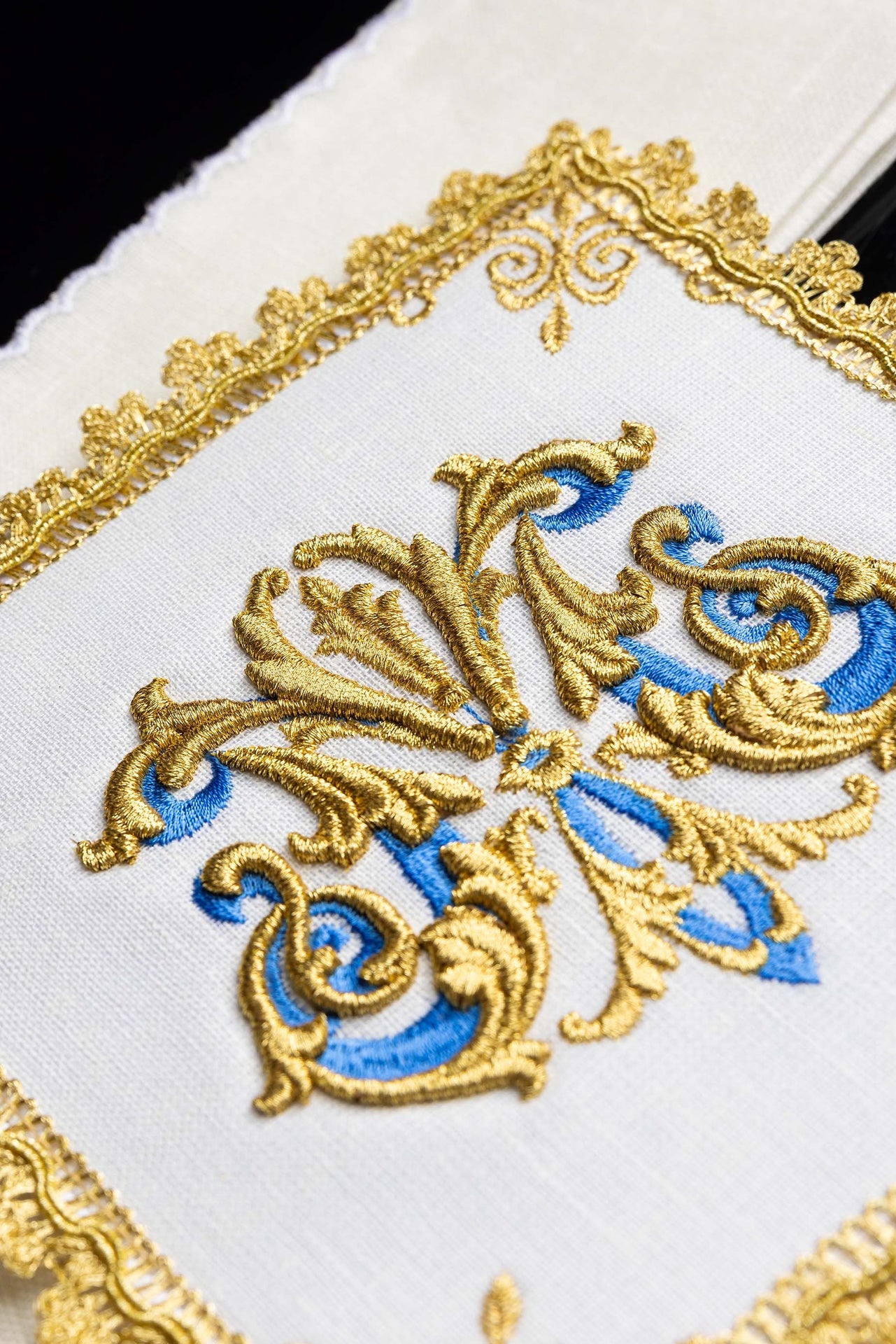 Bielizna kielichowa haftowana Złoty Symbol Maryjny LEN - ORNATY.PL