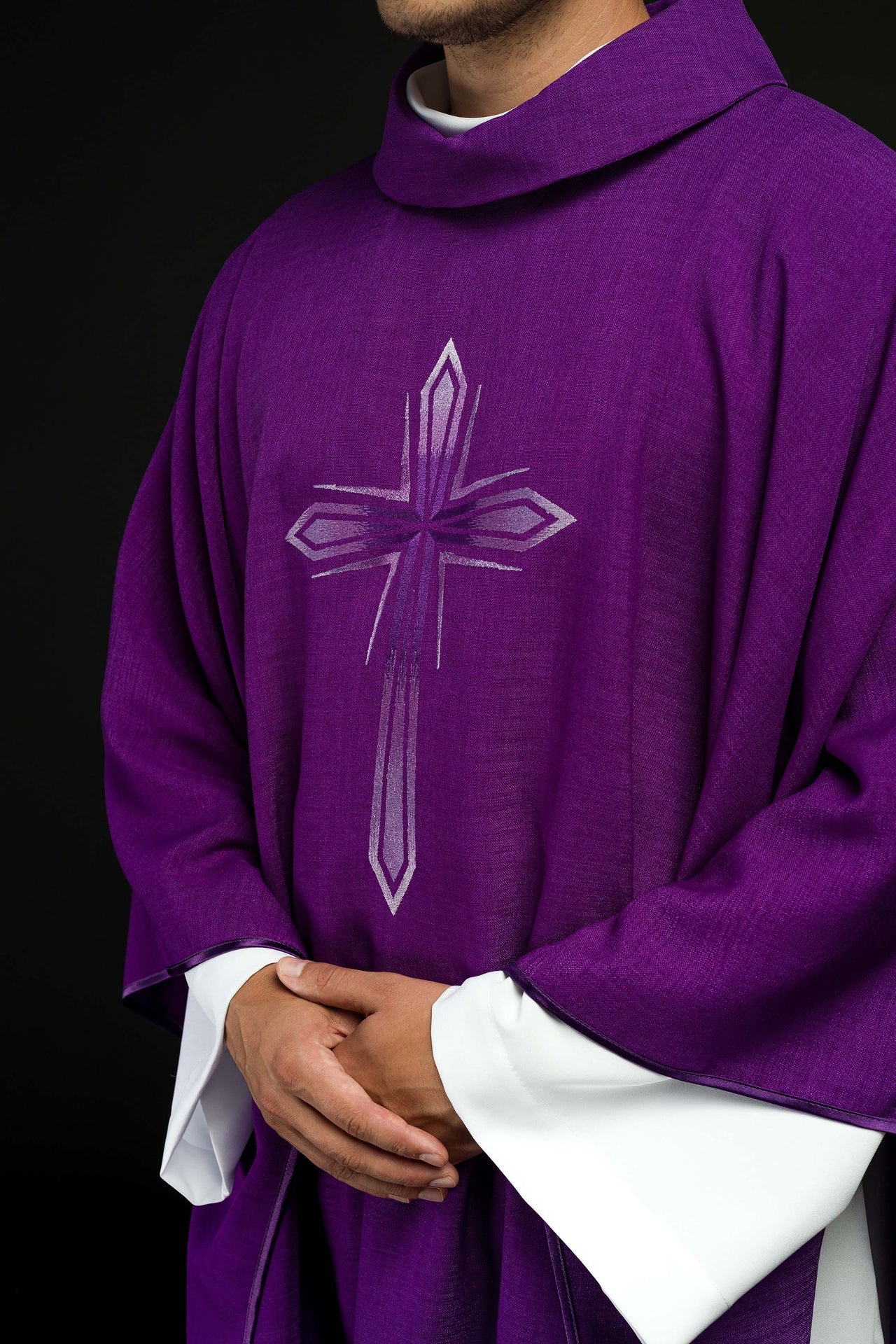 Ornat haftowany w kolorze fioletowym - ORNATY.PL