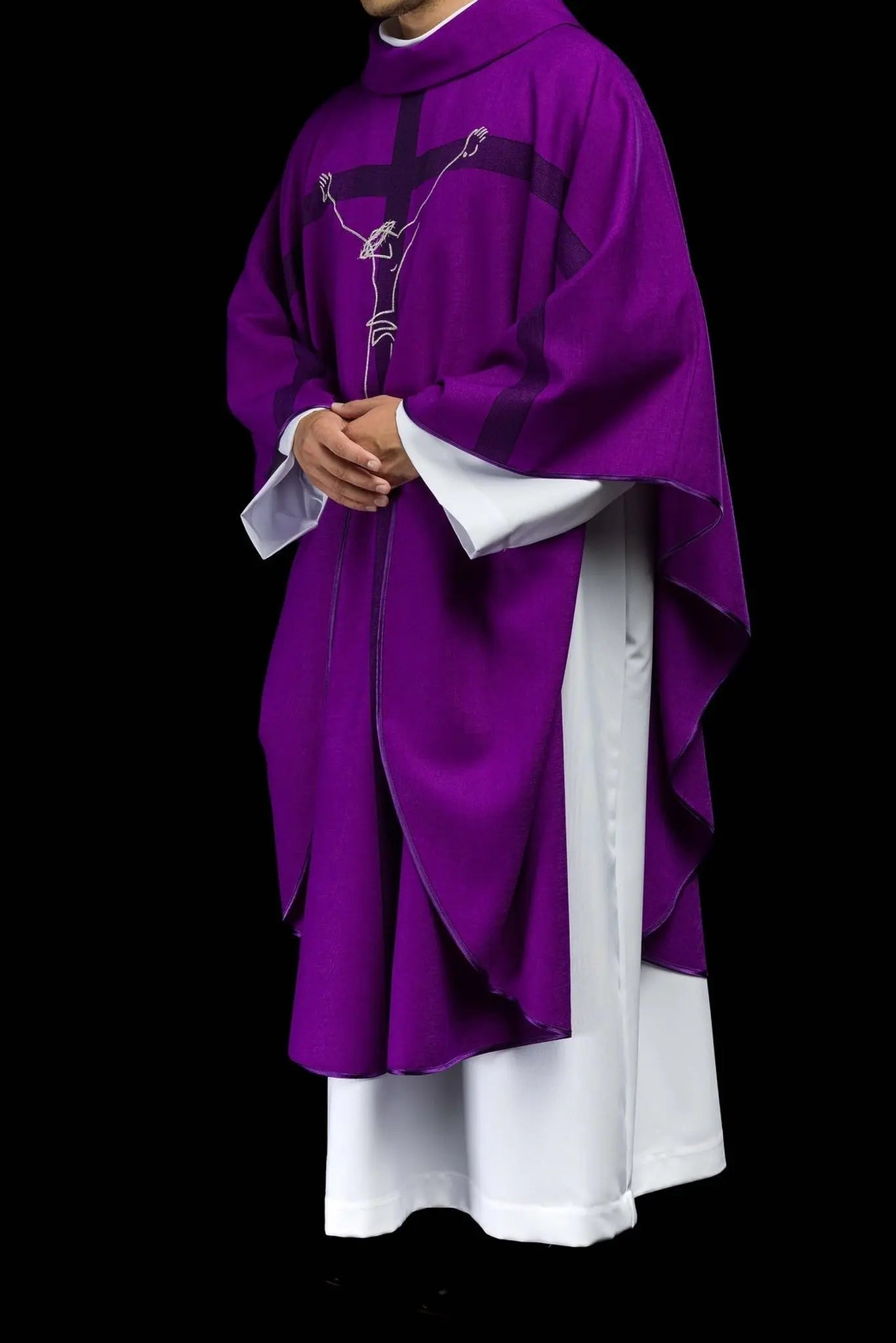 Chasuble with the motif of Jesus on the Cross in purple