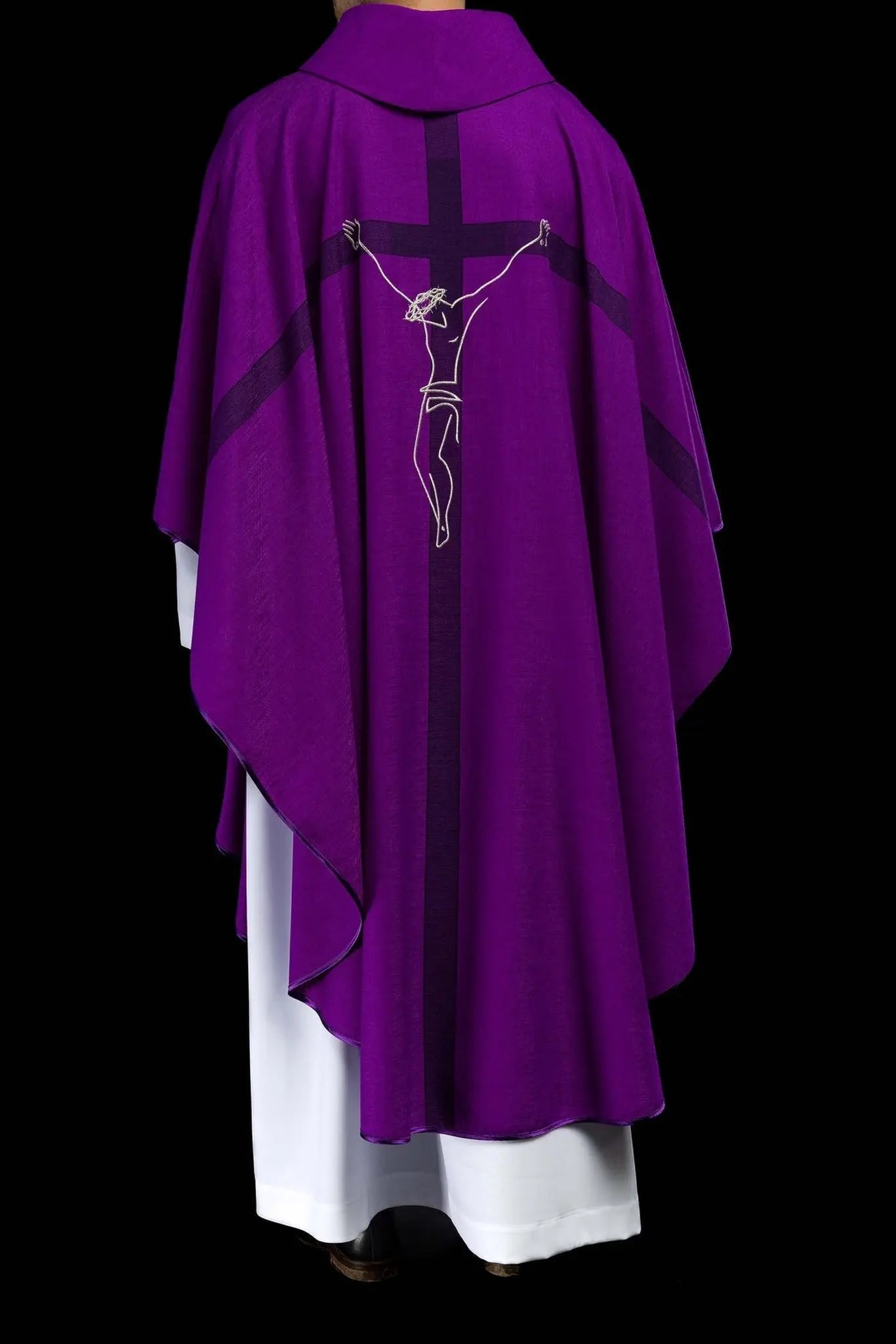 Chasuble with the motif of Jesus on the Cross in purple