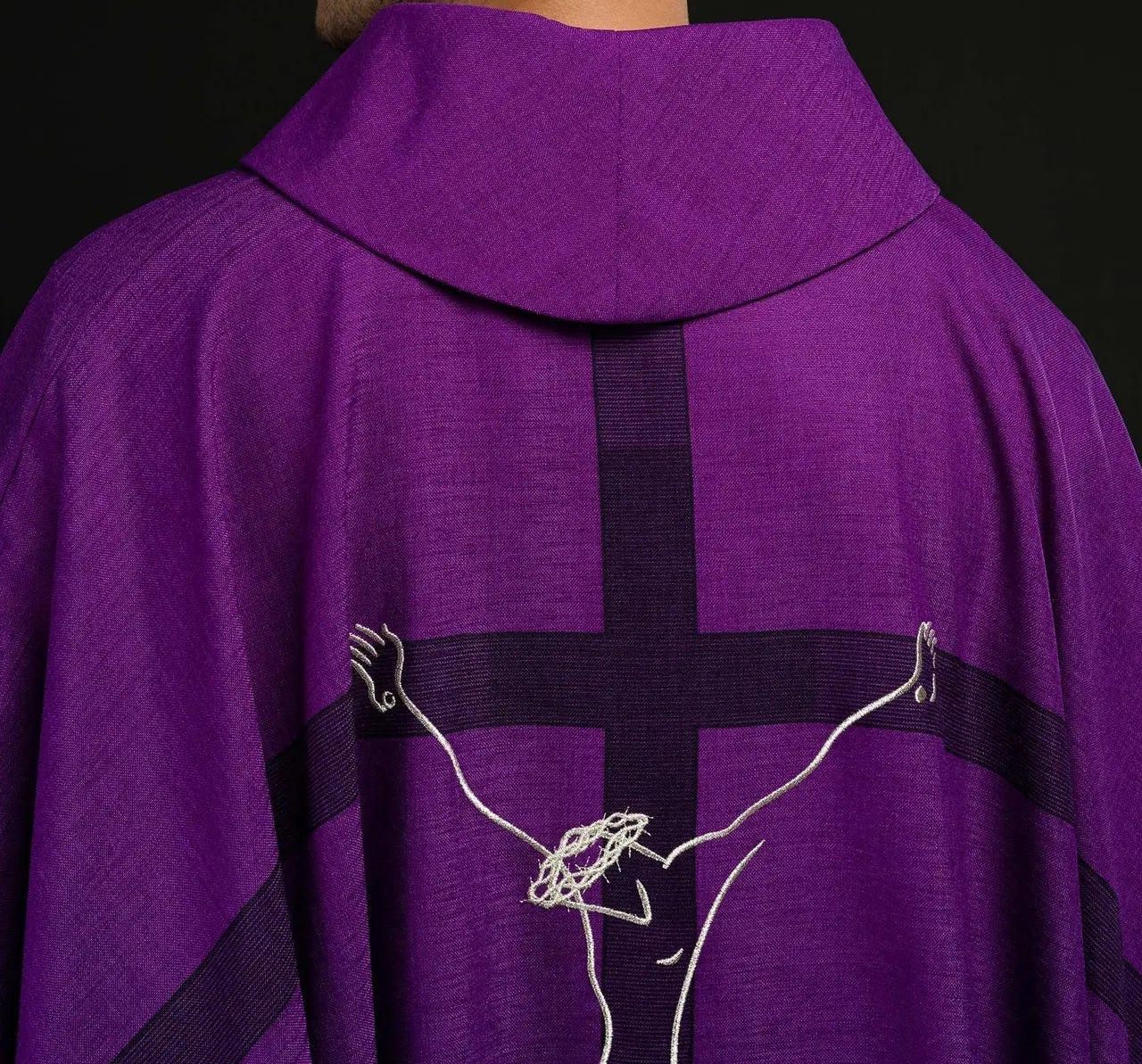 Chasuble with the motif of Jesus on the Cross in purple