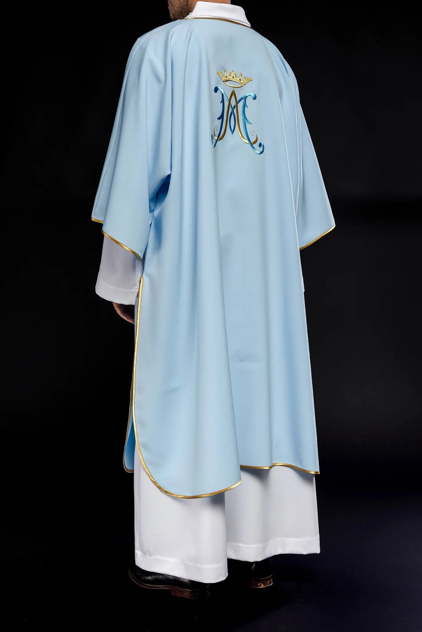 Dalmatica con bordado mariano azul