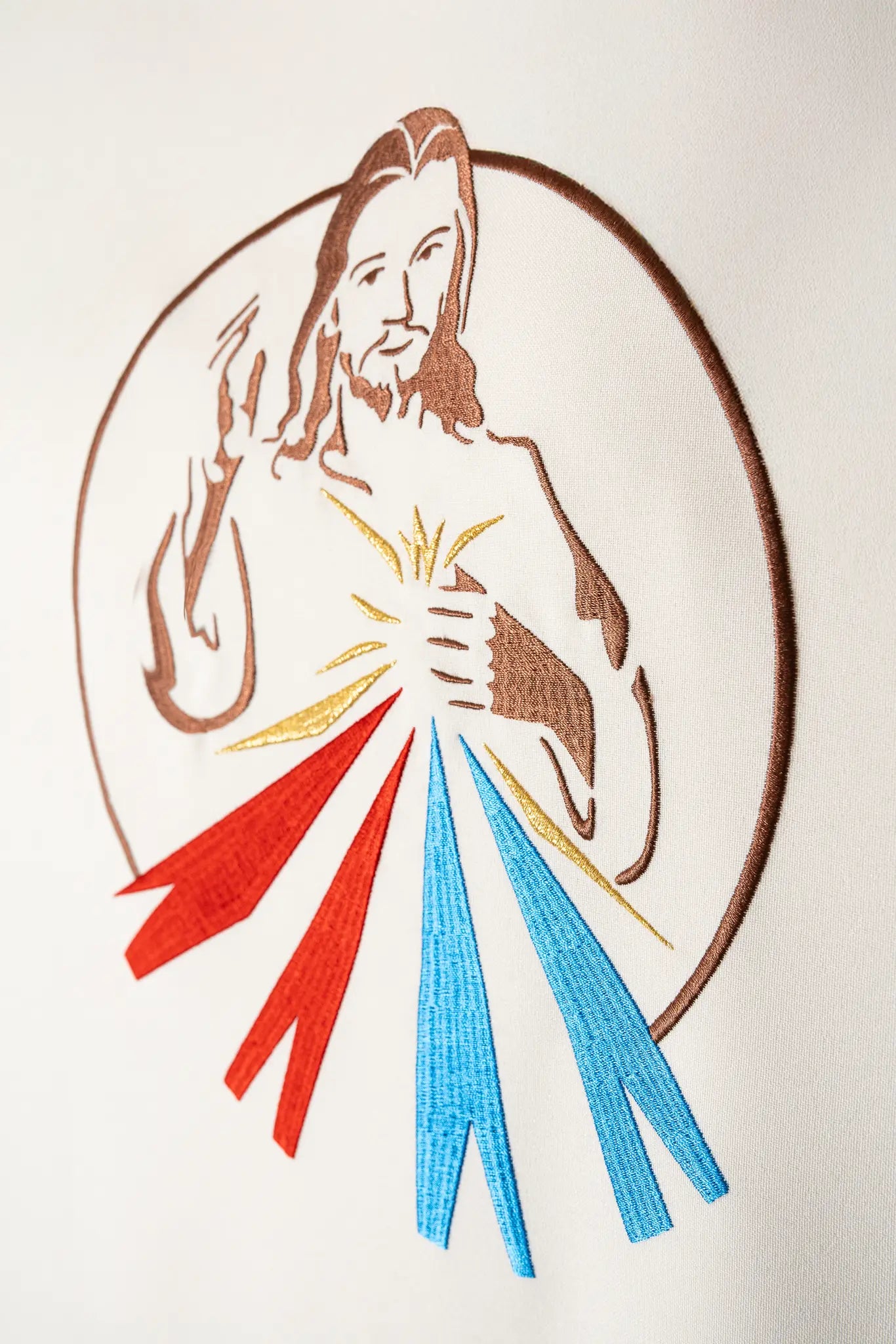 Casulla ecru con una imagen de la Divina Misericordia de Jesús