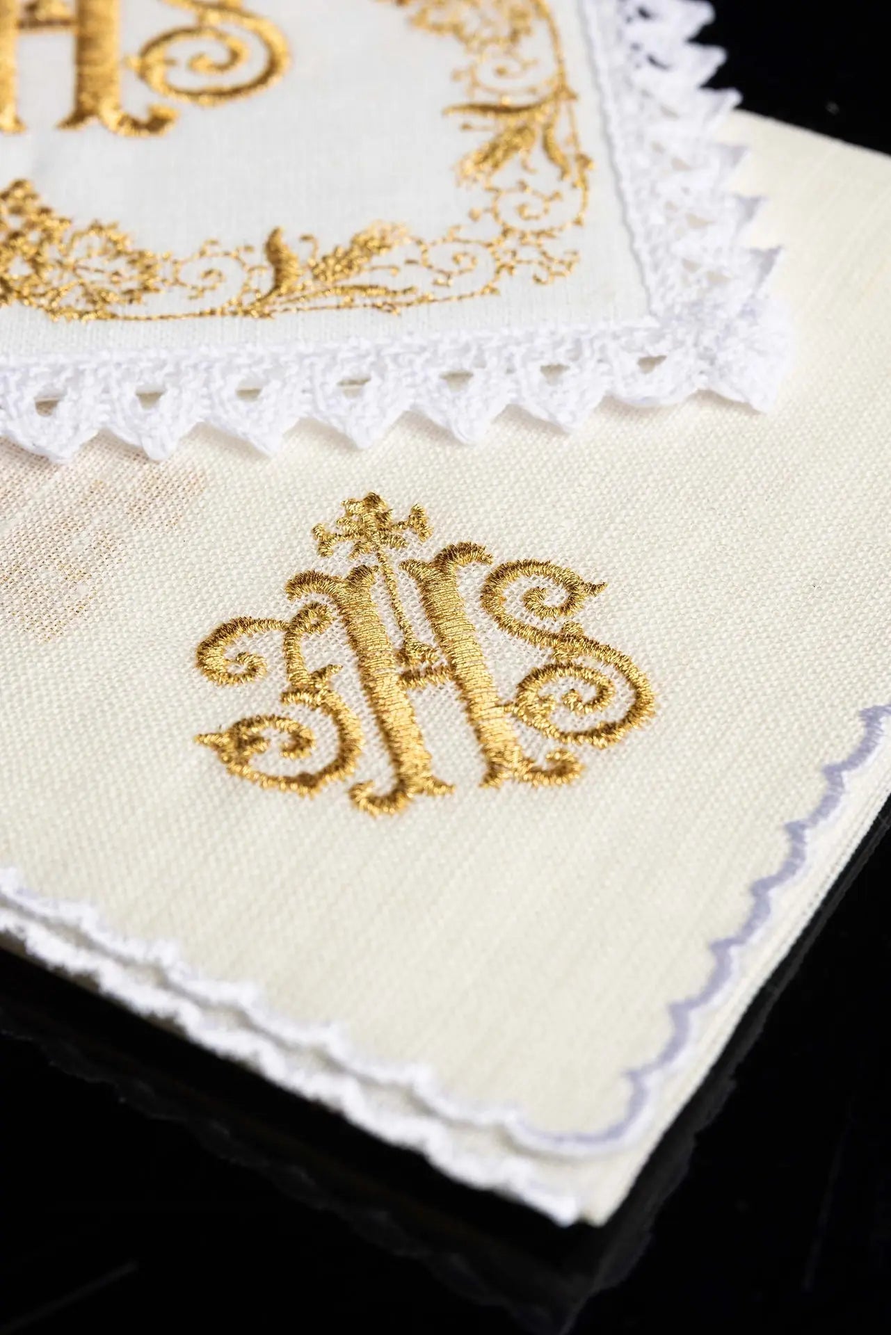 Richly decorated linen chalice linen IHS