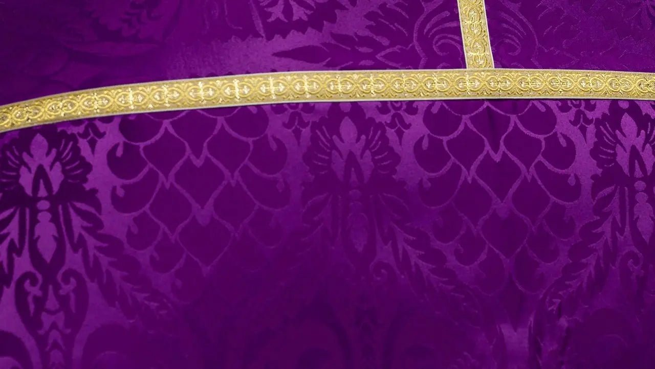 Casulla romana lisa de jacquard púrpura