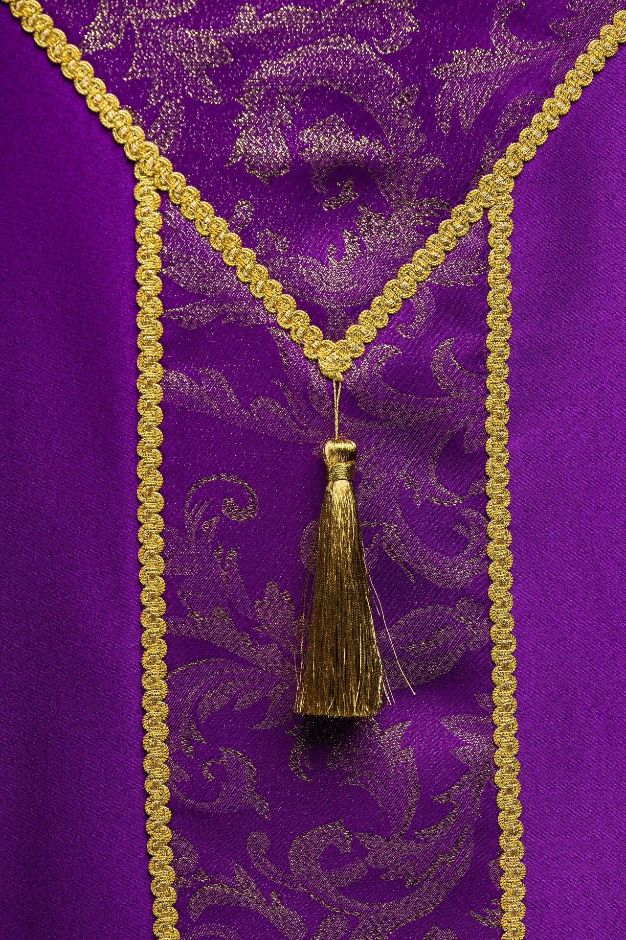 Kapa haftowana ozdobiona tkanina żakardowa fioletowa - ORNATY.PL