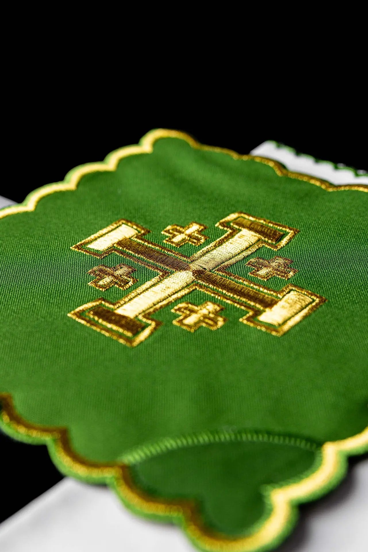 Lencería de cáliz bordada con Cruz de Jerusalén