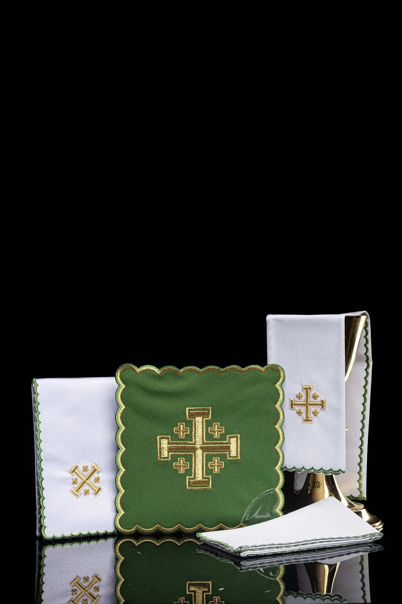 Lencería de cáliz bordada con Cruz de Jerusalén