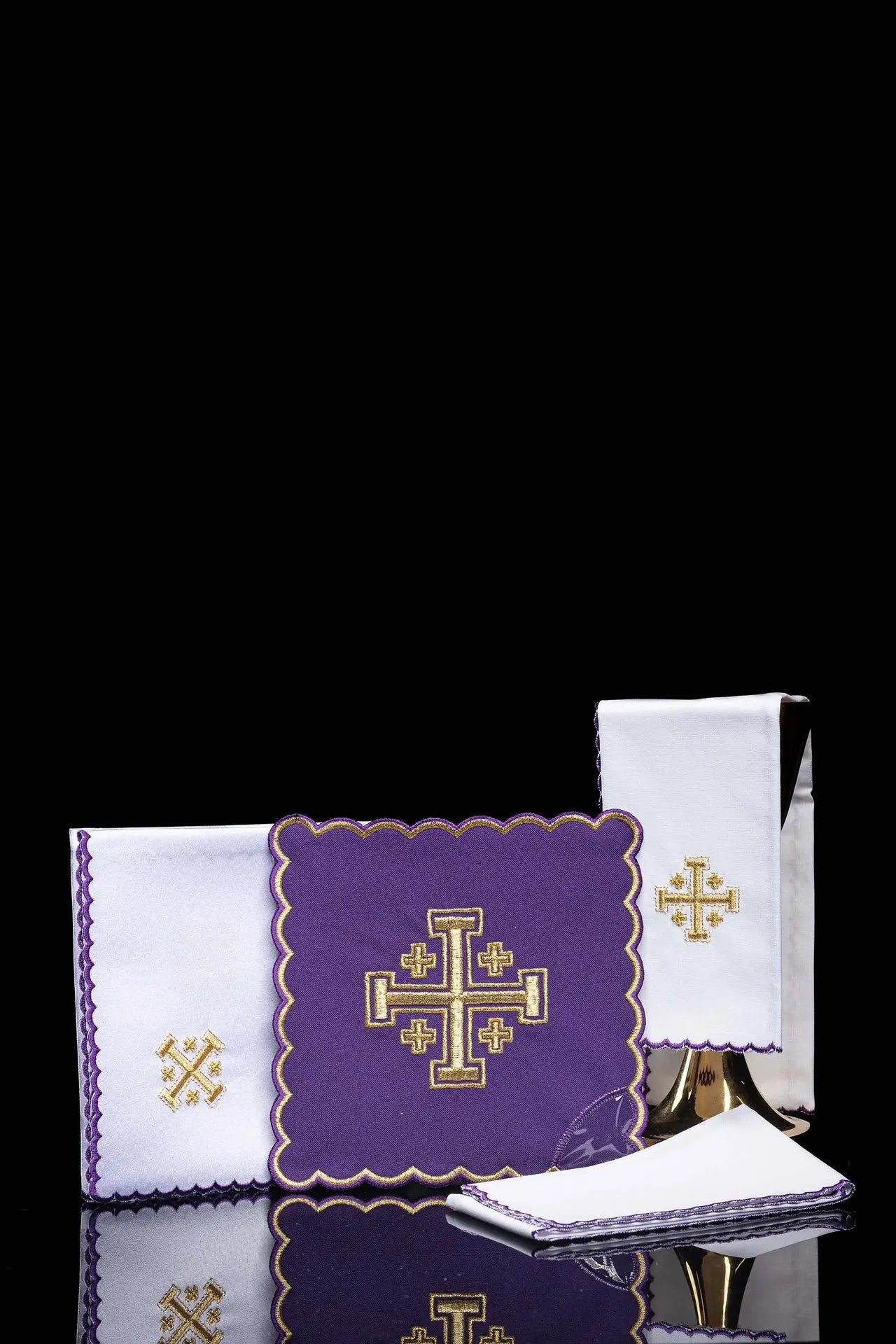 Juego de Cáliz Bordado con Cruz de Jerusalén Púrpura