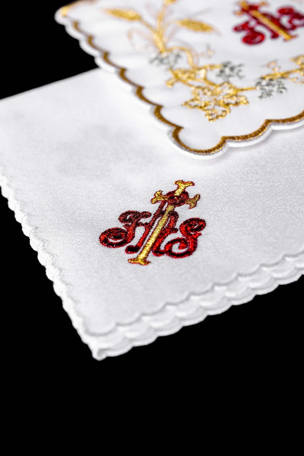 Richly decorated chalice linen with IHS embroidery and ears
