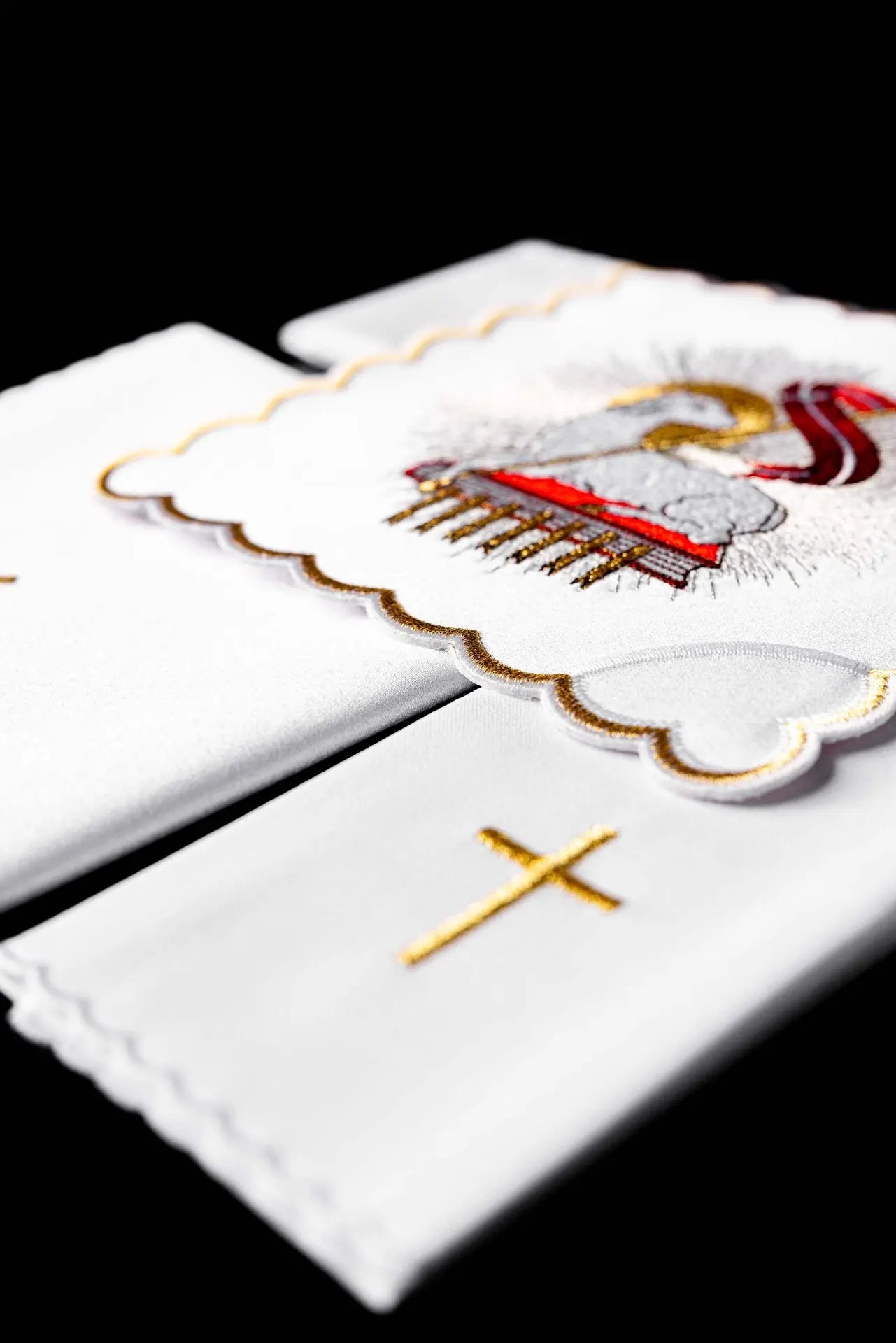 Embroidered cup linen Lamb