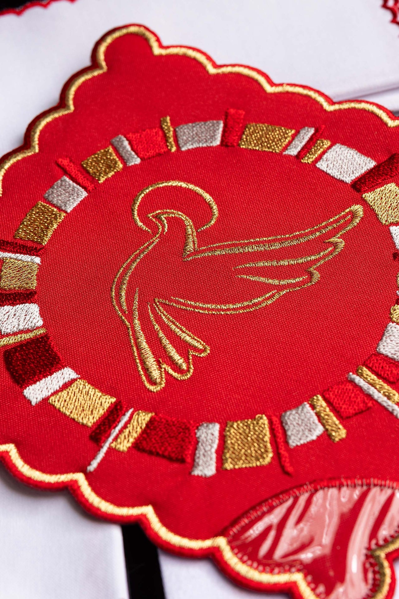 Czerwona bielizna kielichowa z haftem Ducha Świętego - ORNATY.PL