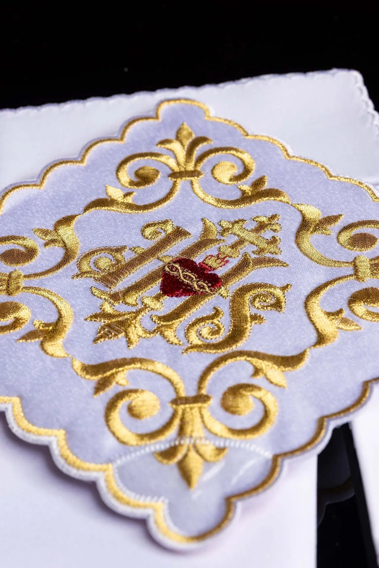 Richly decorated chalice linen set with IHS embroidery