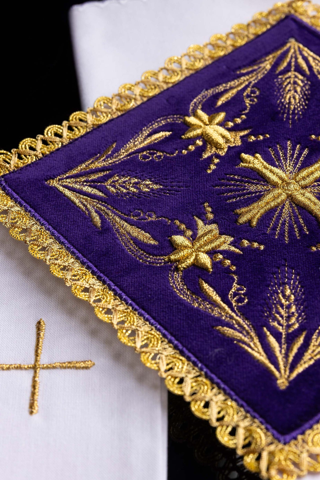 Bielizna kielichowa haftowana aksamitna Fioletowa - ORNATY.PL