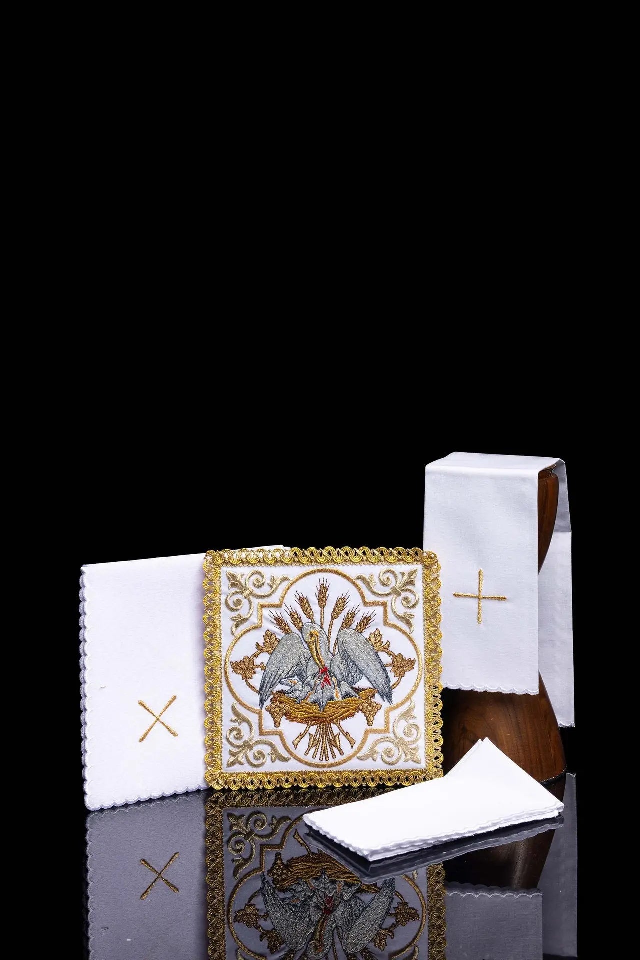 Conjunto de Lencería para Cáliz con Bordado de Pelícano Eucarístico