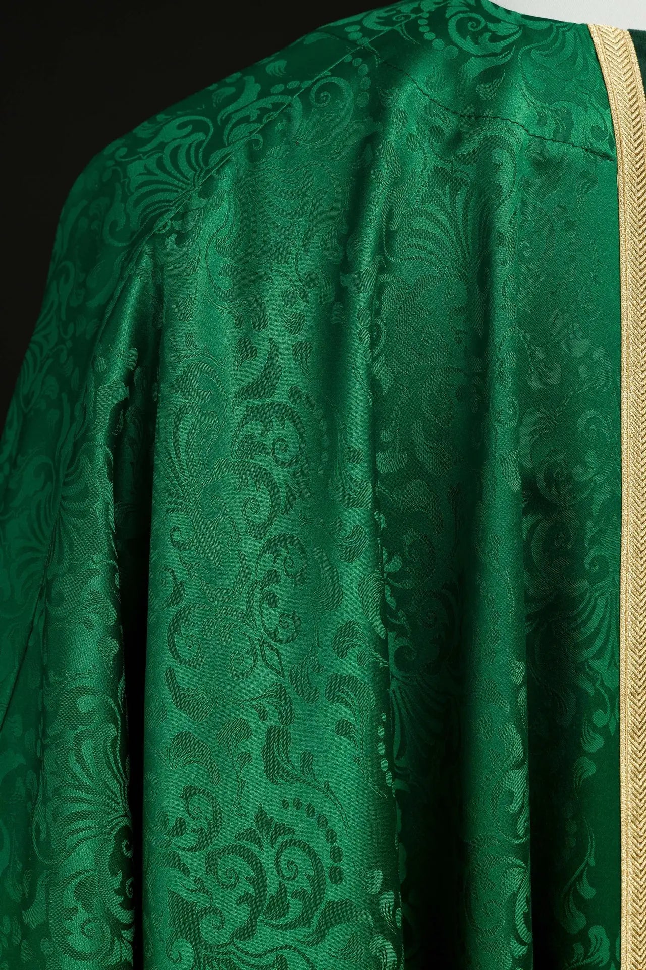 Liturgical green chasuble with band and embroidered cross on jacquard fabric