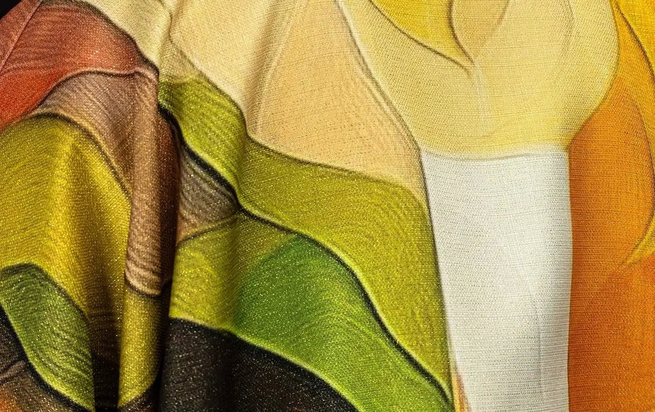 Dalmatica estampada multicolor con motivo de cruz