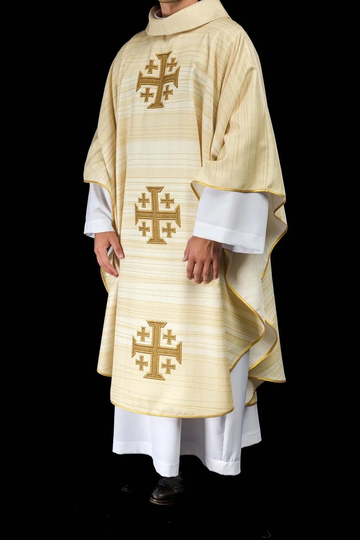 Casulla impresa con Cruz de Jerusalén color crudo