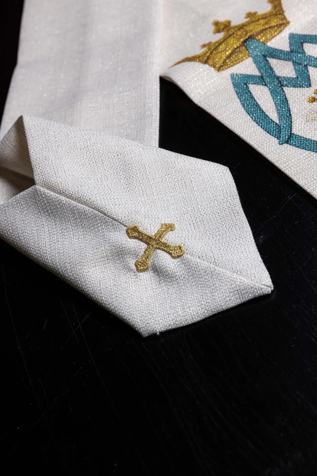 Marian printed chasuble with lily pattern and monogram ecru