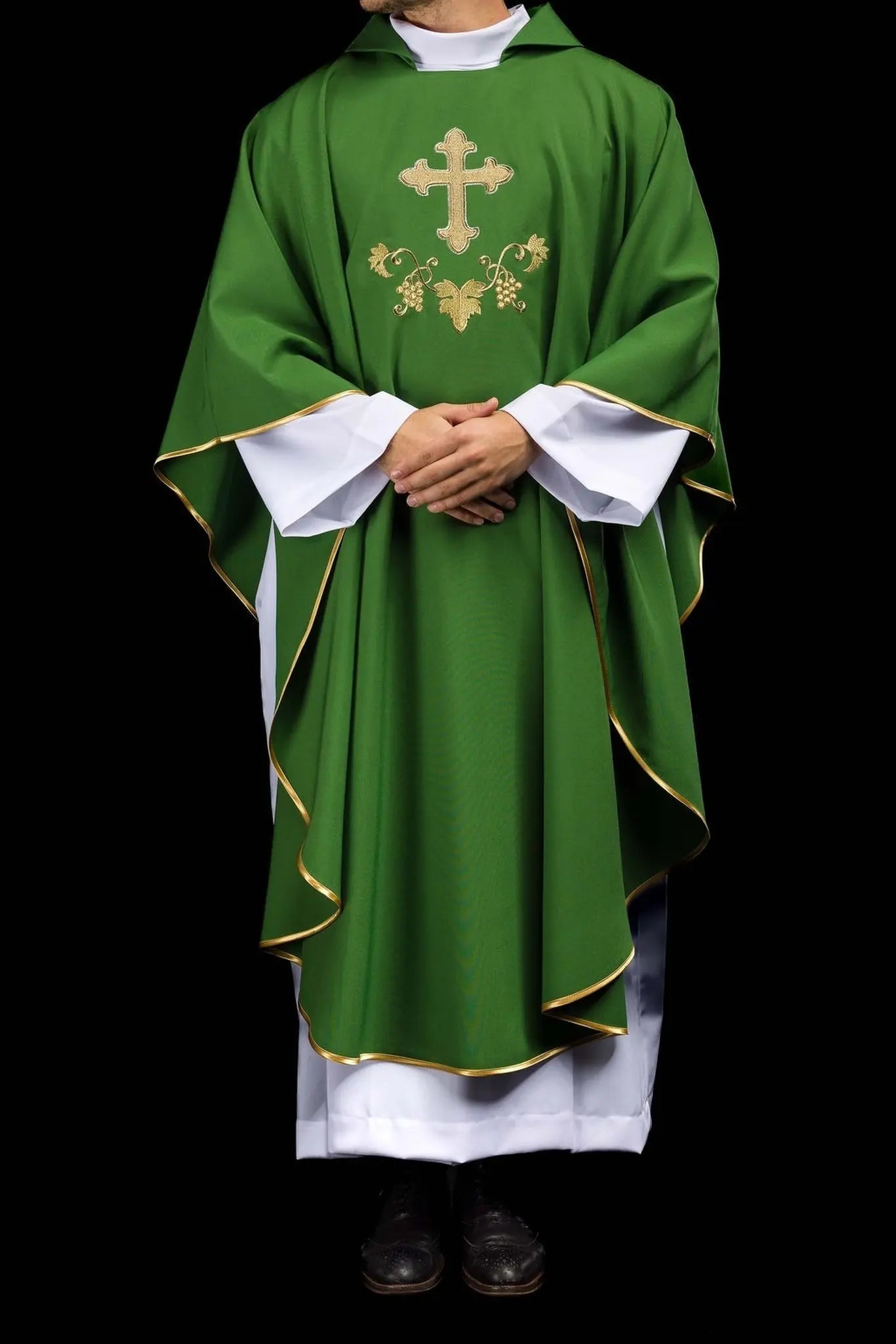 Embroidered chasuble with a cross symbol and wide collar green