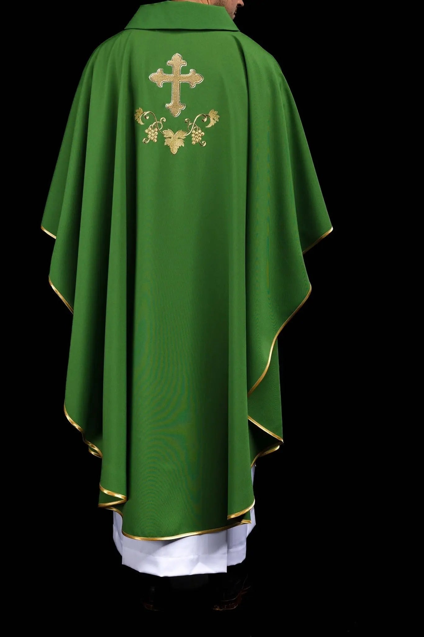 Embroidered chasuble with a cross symbol and wide collar green