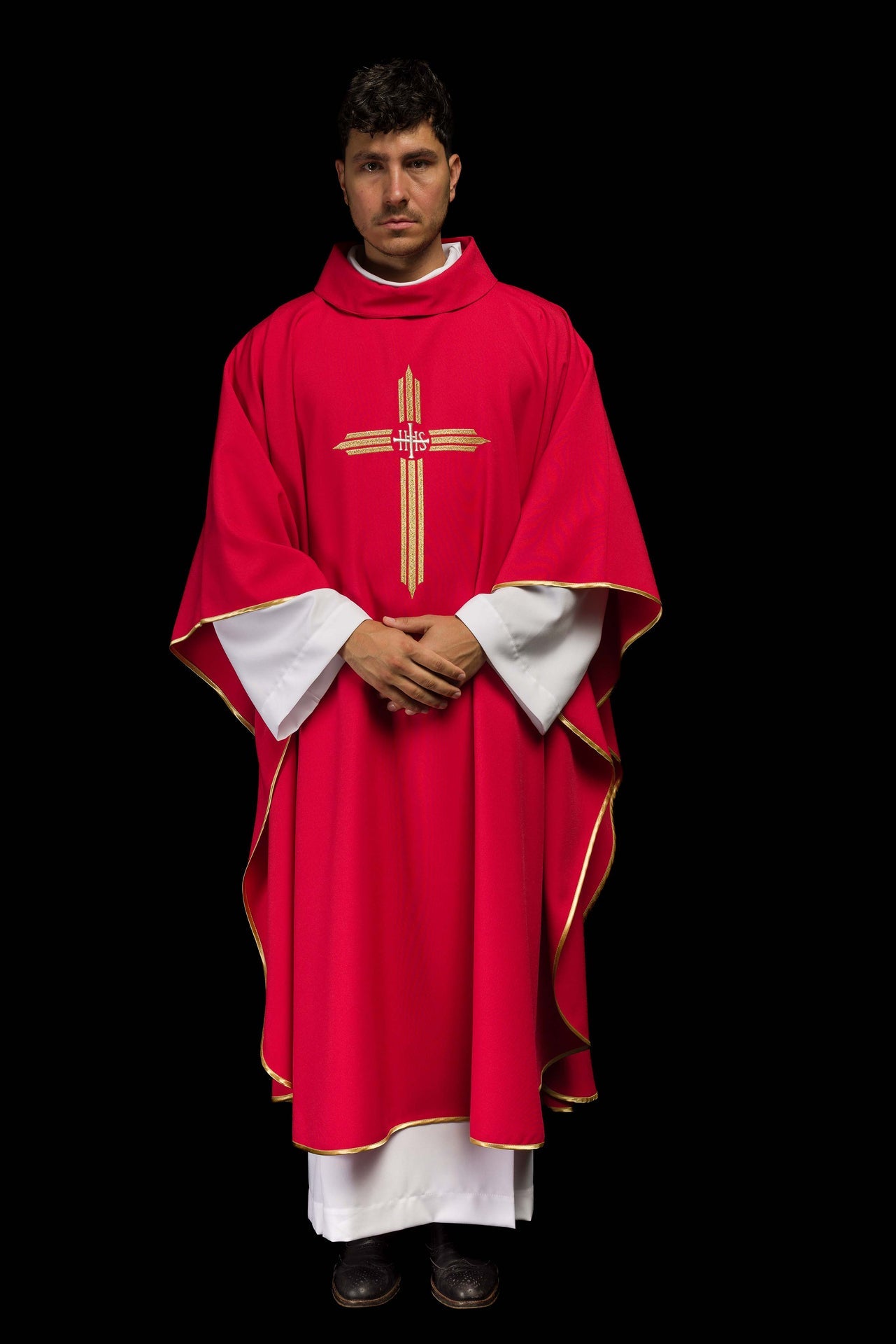 Czerwony ornat haftowany z Krzyżem IHS - ORNATY.PL