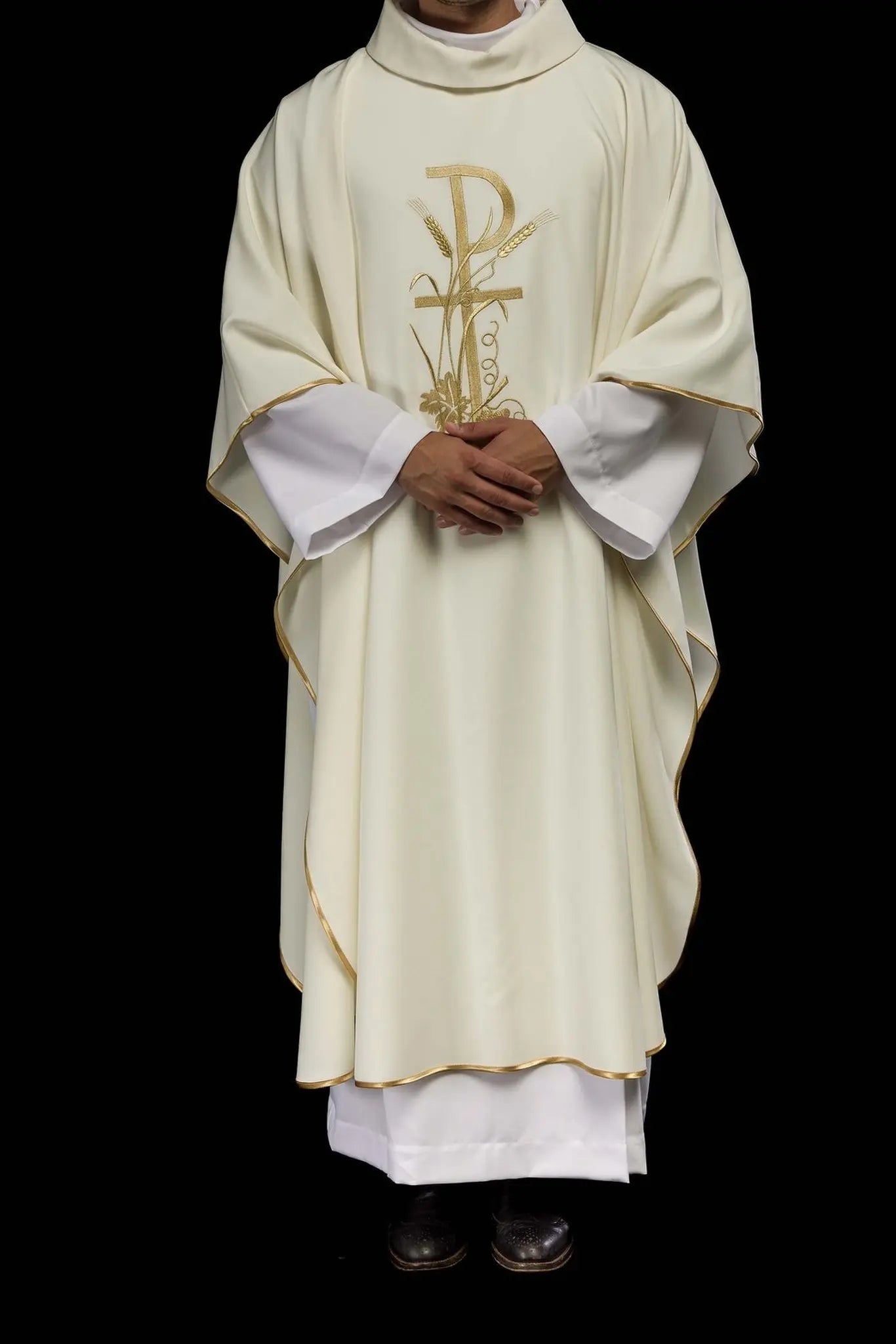 Embroidered chasuble in ecru