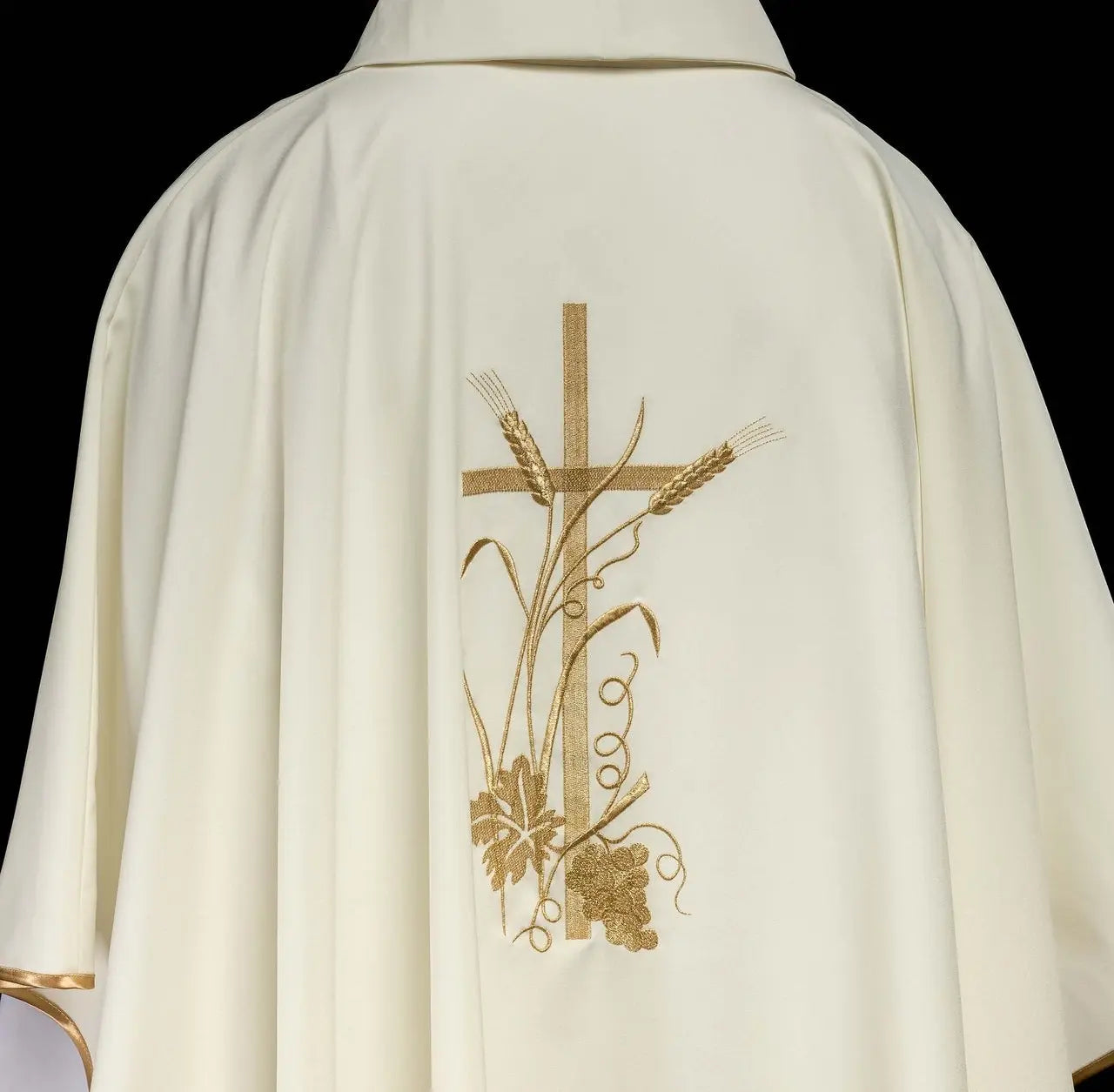 Embroidered chasuble in ecru