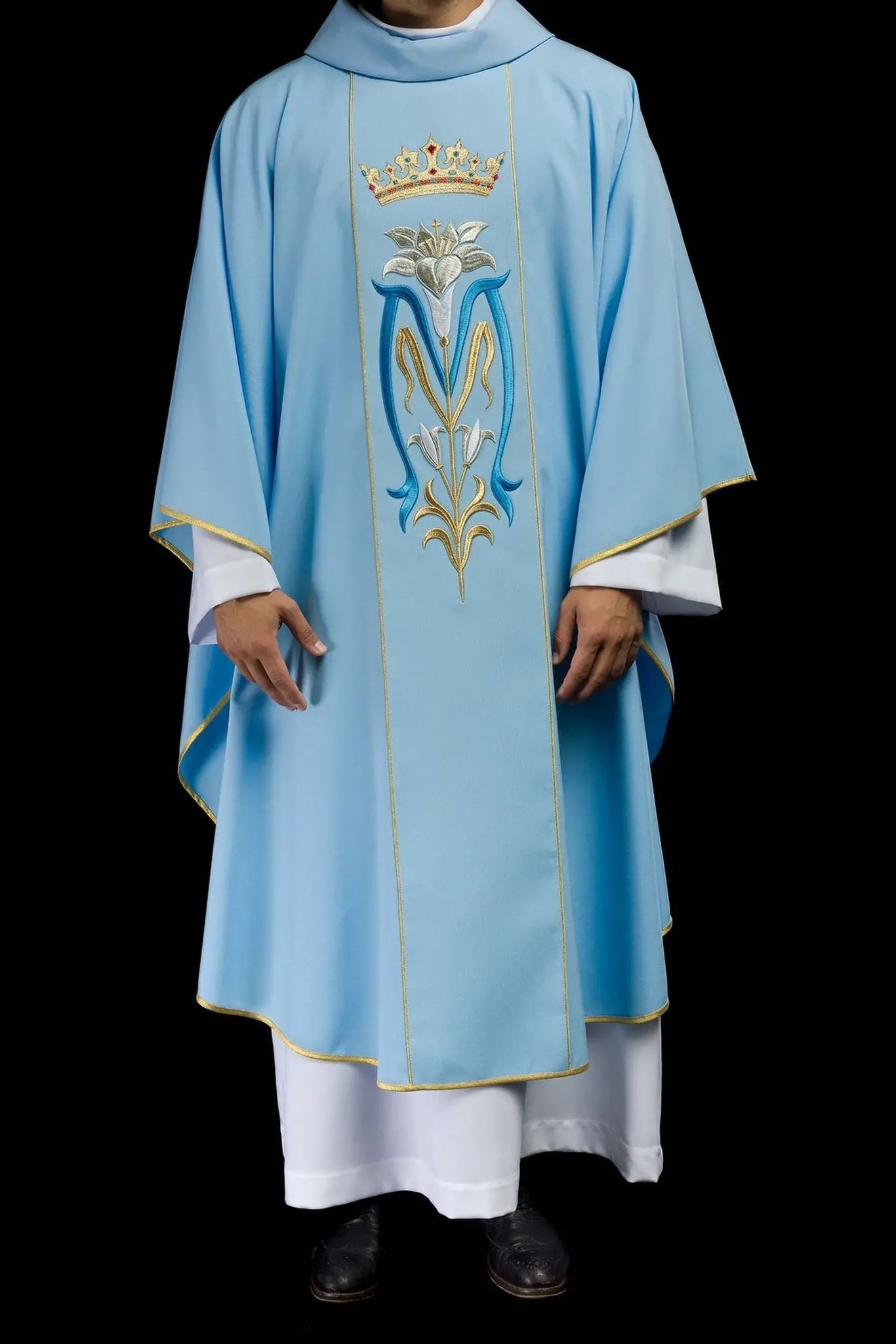 Casulla litúrgica mariana bordada con corona azul