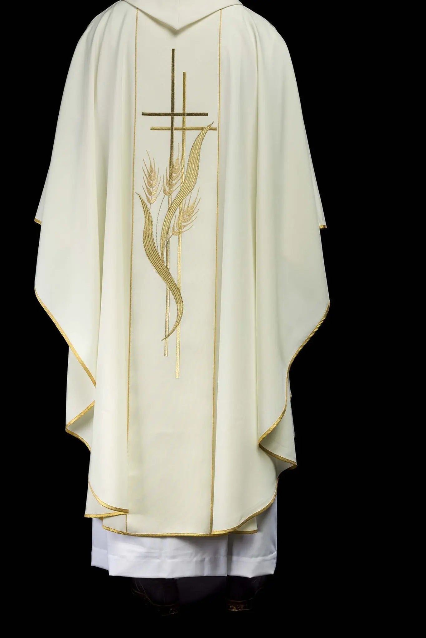 Casulla bordada con motivos de cruz y espiga ecru