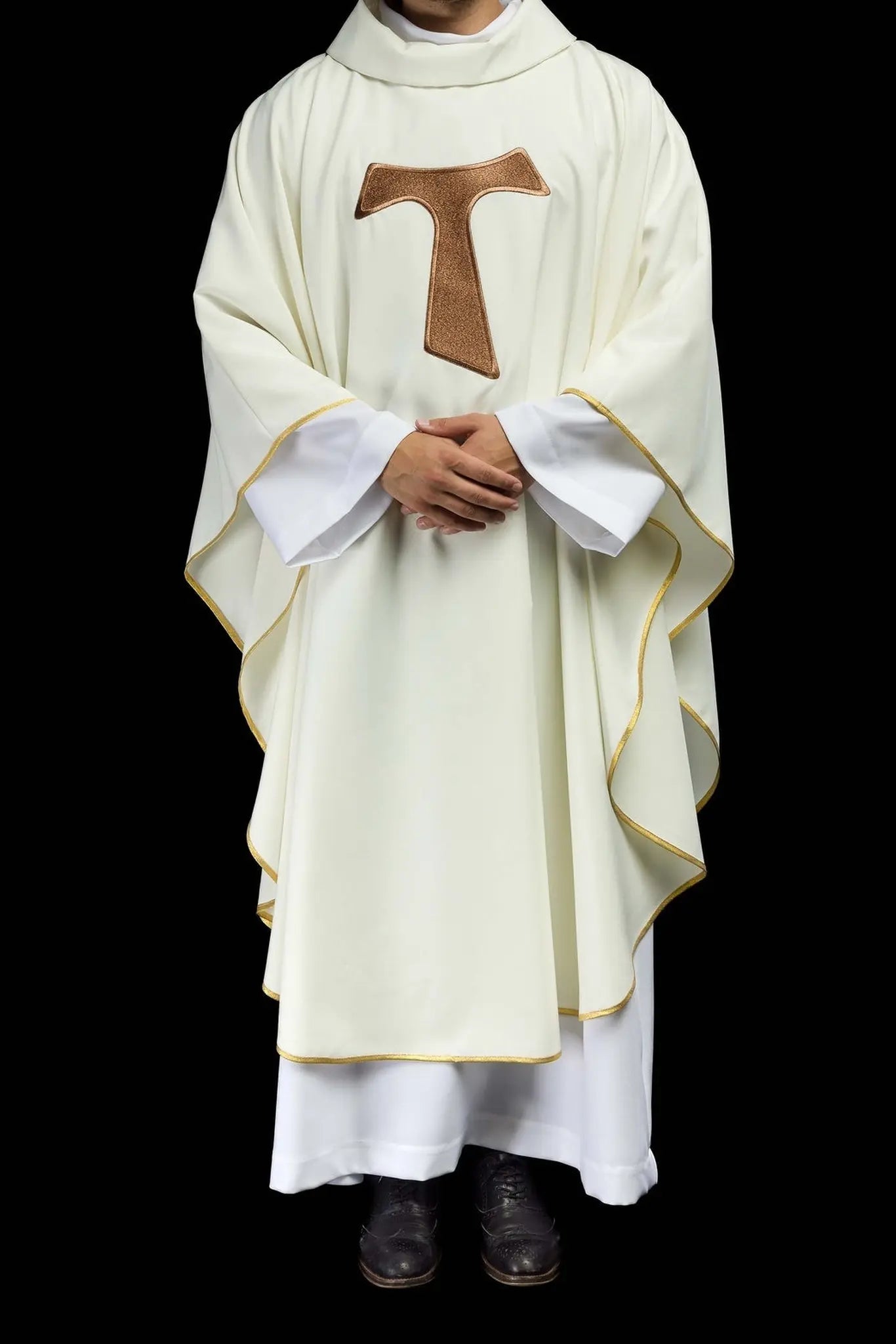 Casulla litúrgica con cruz franciscana