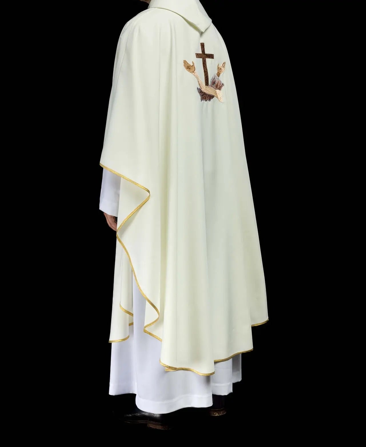 Casulla litúrgica con cruz franciscana
