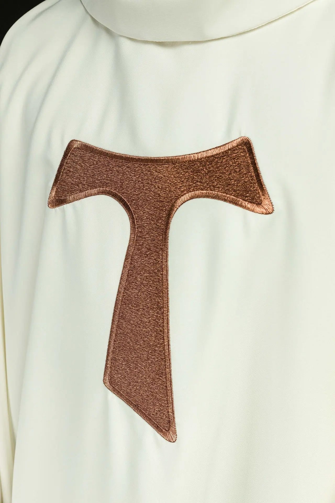 Casulla litúrgica con cruz franciscana