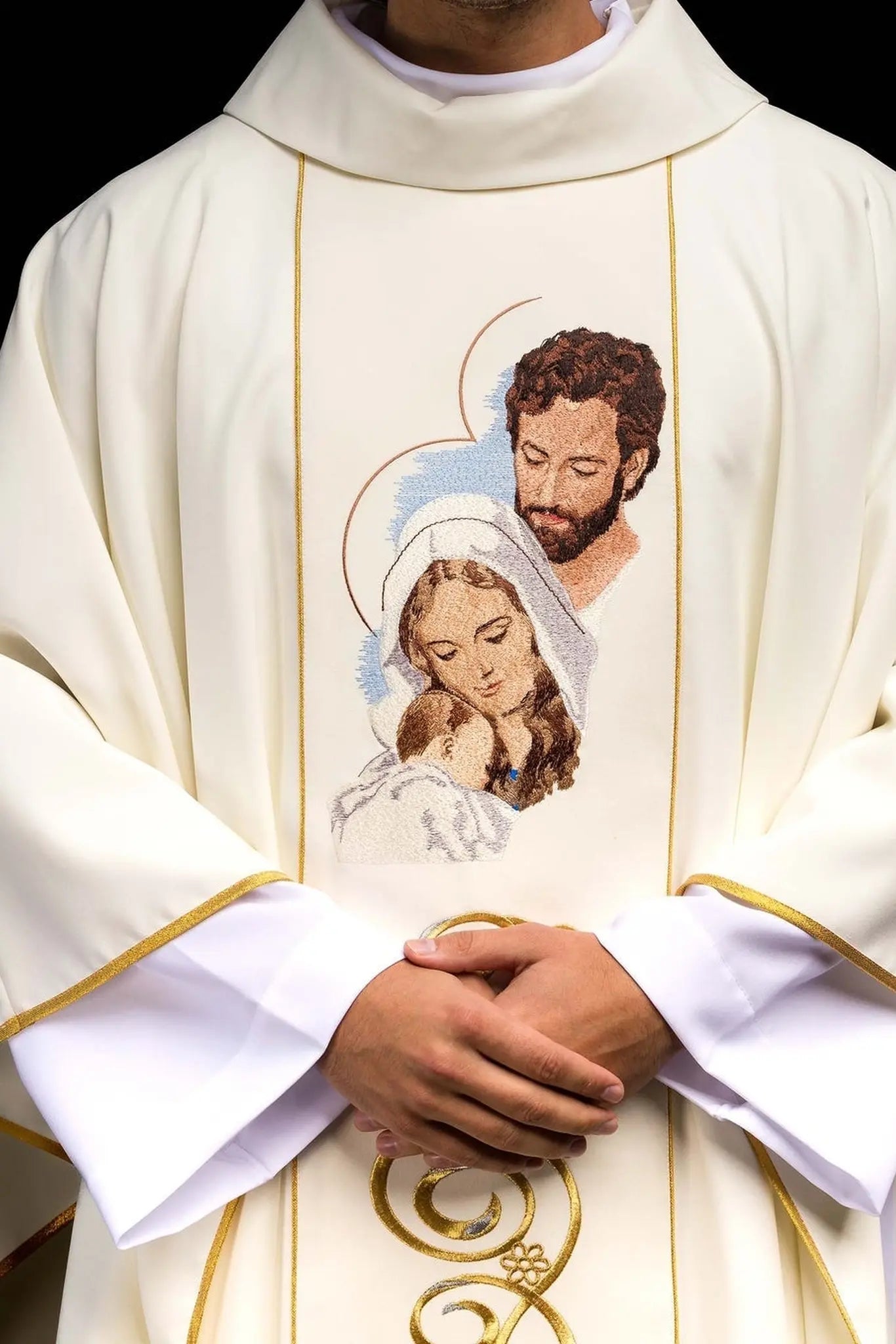 Casulla de Navidad con la imagen de la Sagrada Familia