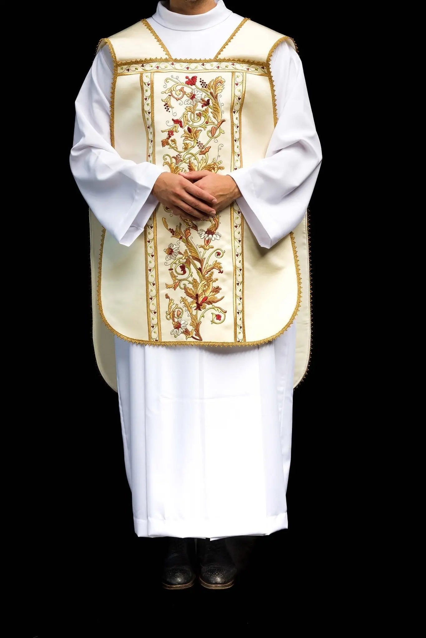 Casulla romana bordada con el Sagrado Corazón de Jesucristo