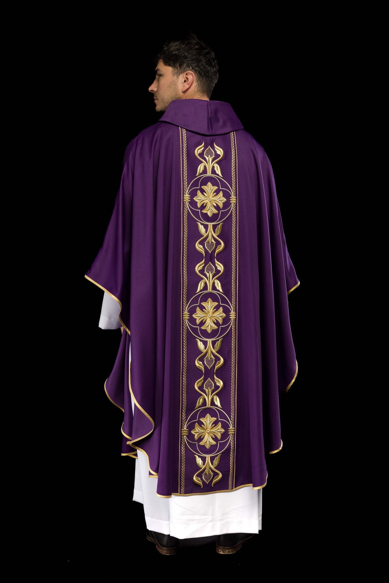 Ornat haftowany fioletowy z Ozdobnym Pasem - ORNATY.PL