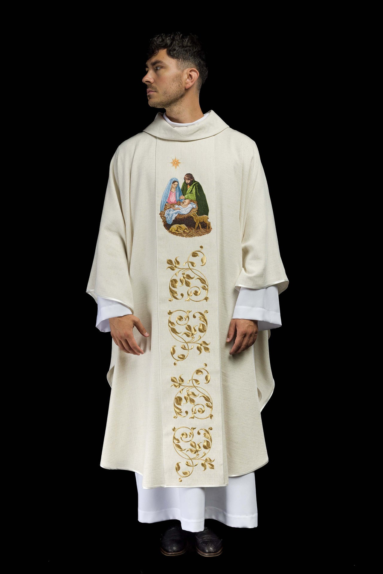 Ornat haftowany z wizerunkiem Świętej Rodziny tkanina o naturalnym splocie - ORNATY.PL