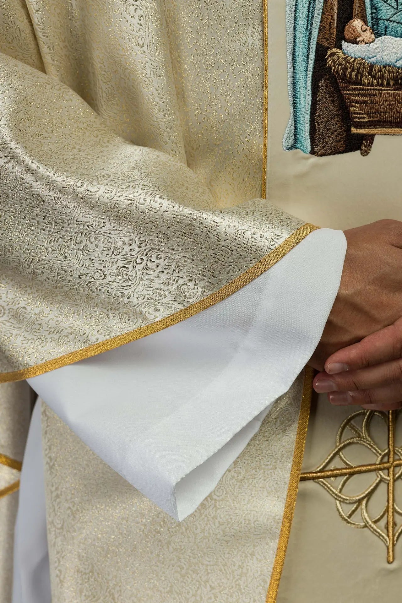Embroidered chasuble with the image of the Holy Family on gold fabric