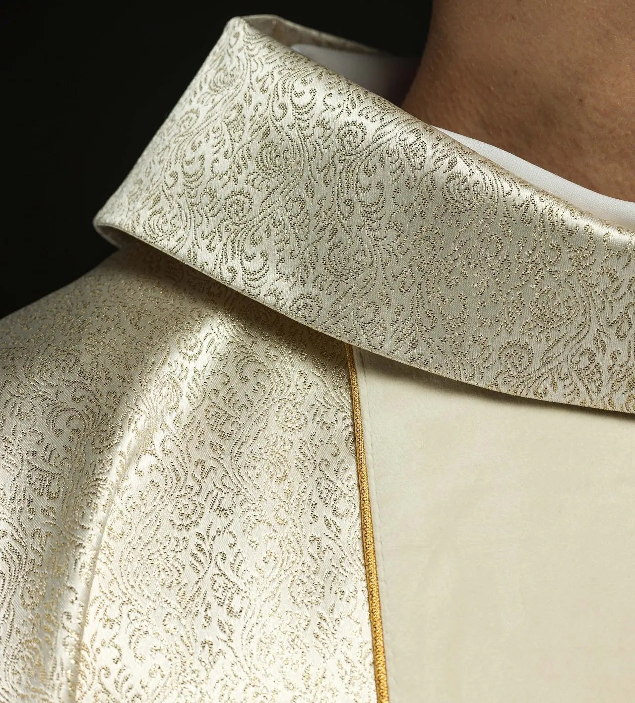Embroidered chasuble with the image of the Holy Family on gold fabric