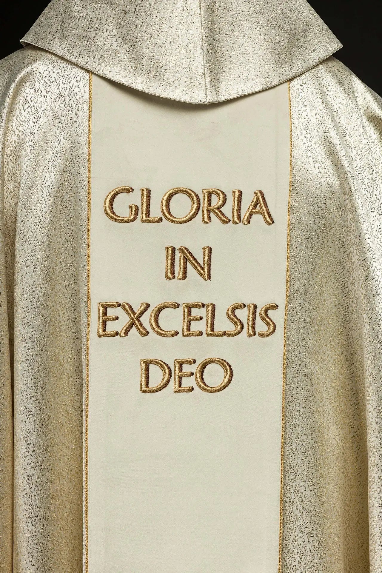 Embroidered chasuble with the image of the Holy Family on gold fabric