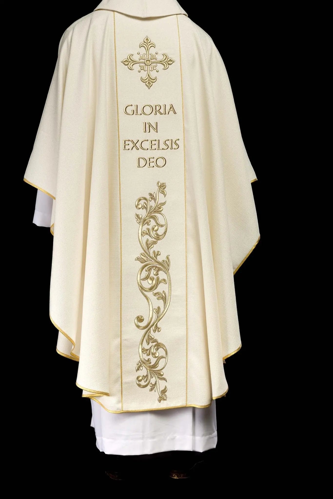 Casulla bordada para Navidad con la imagen de la Sagrada Familia
