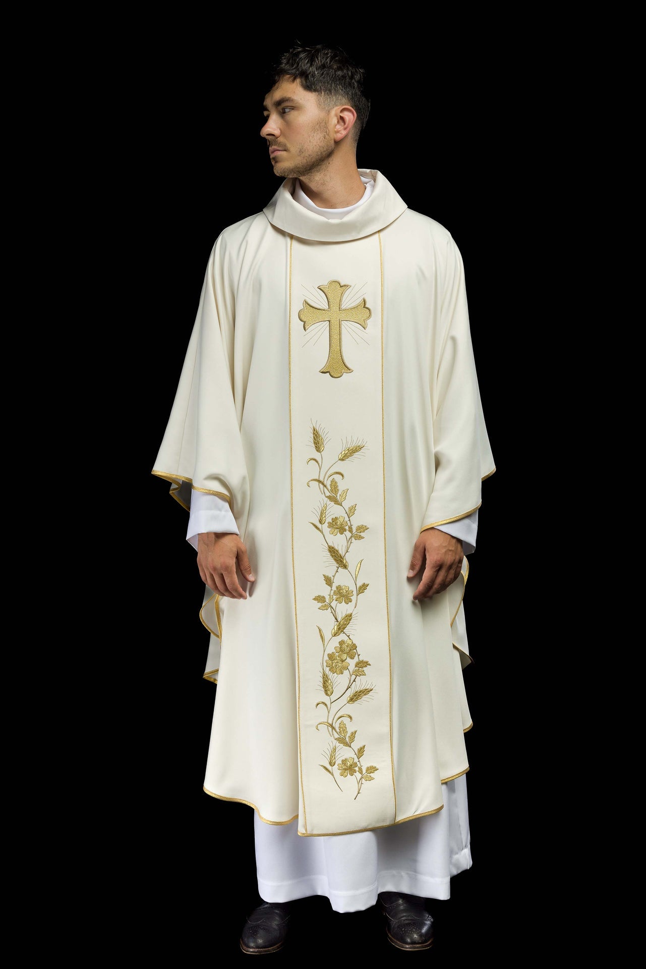 Ornat z haftowanym krzyżem i kłosami w kolorze ecru - ORNATY.PL