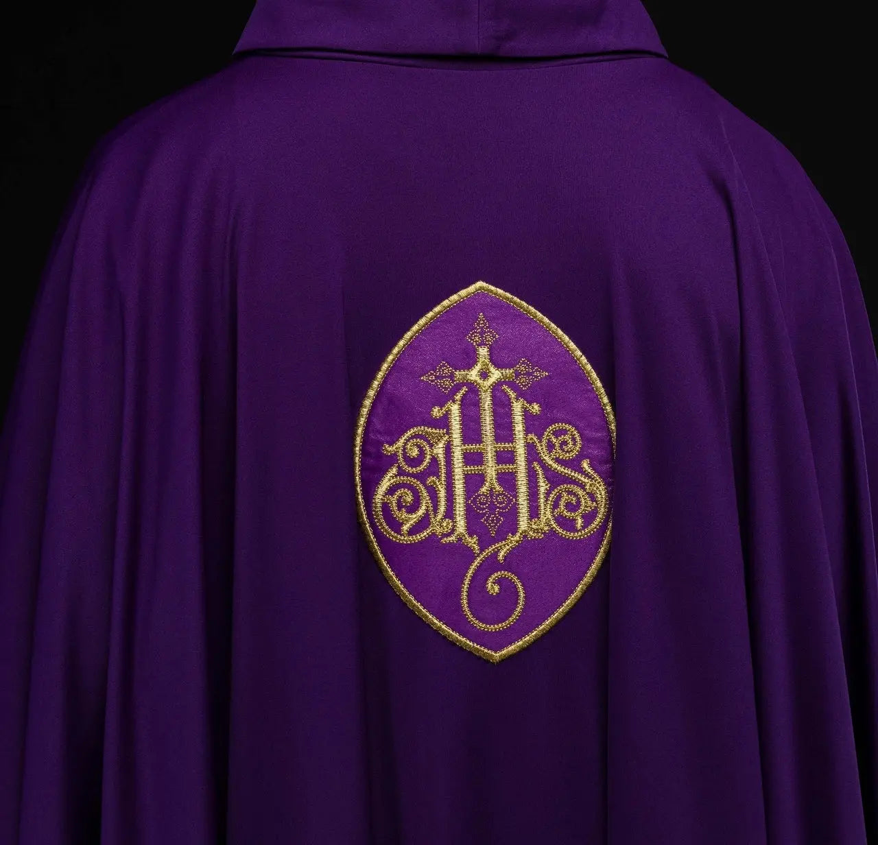 Chasuble embroidered with IHS lightweight SACROLITE knitted fabric